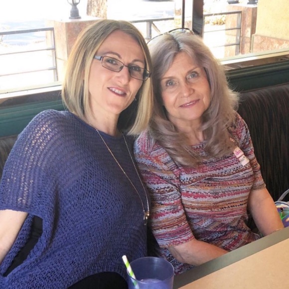 Like to bookmark our closet! - Picture 7 of 16